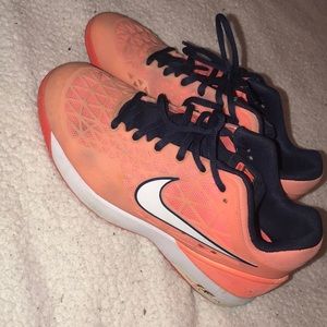 Nike tennis shoes